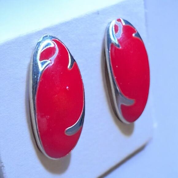 Vintage Red Oval Swirl Stud Earrings - Picture 3 of 5